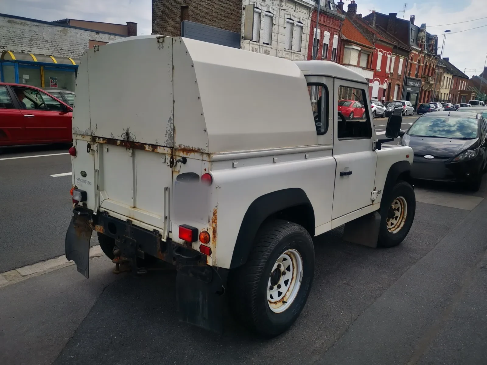 Land Rover Defender, avant