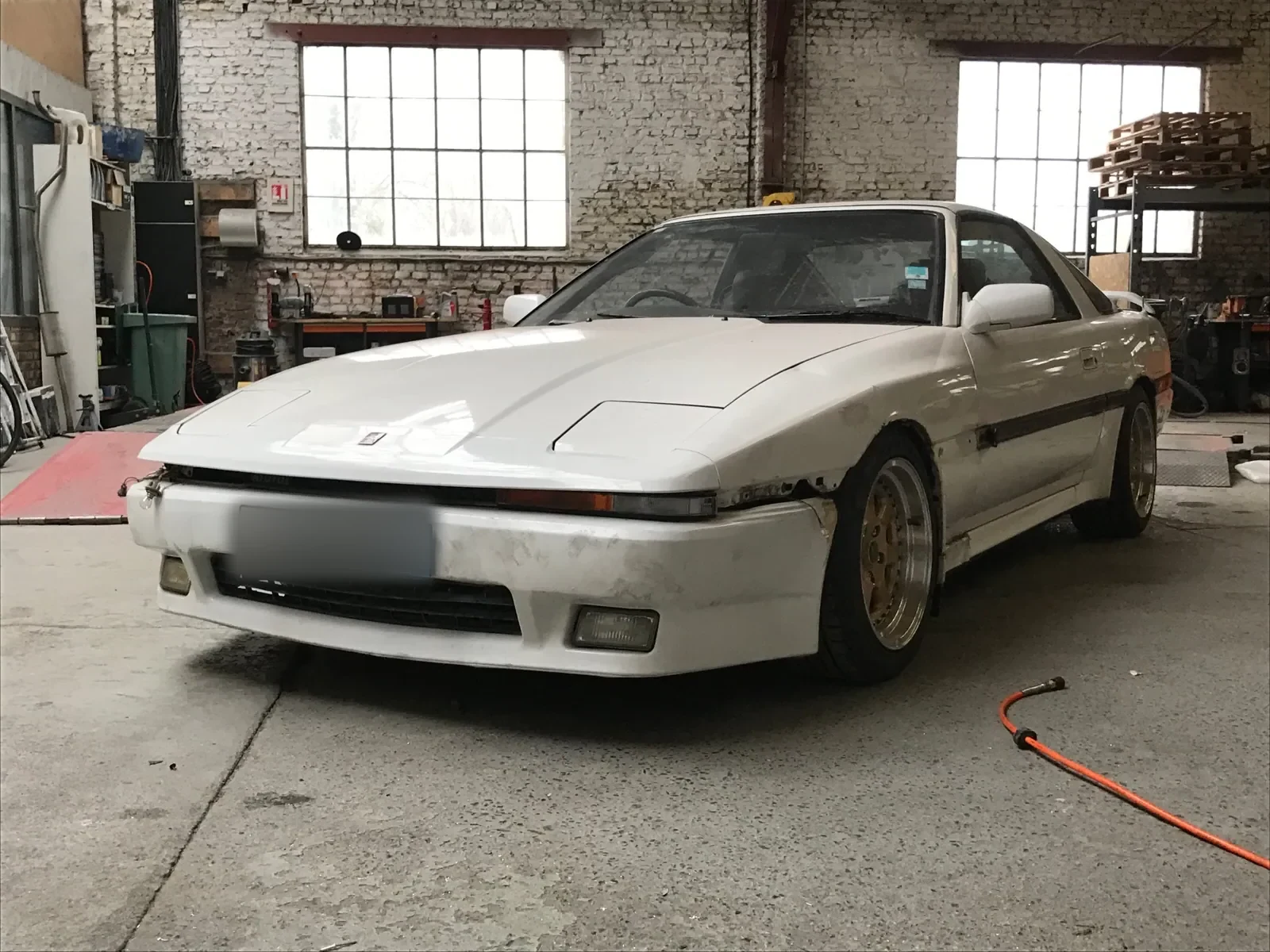Toyota Supra, avant
